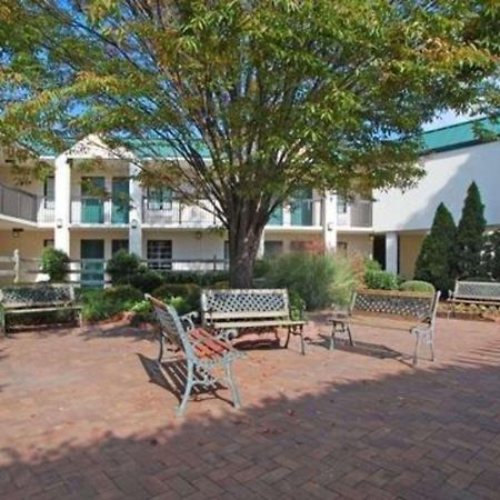 Quality Inn & Suites Hanes Mall Winston-Salem Exteriér fotografie
