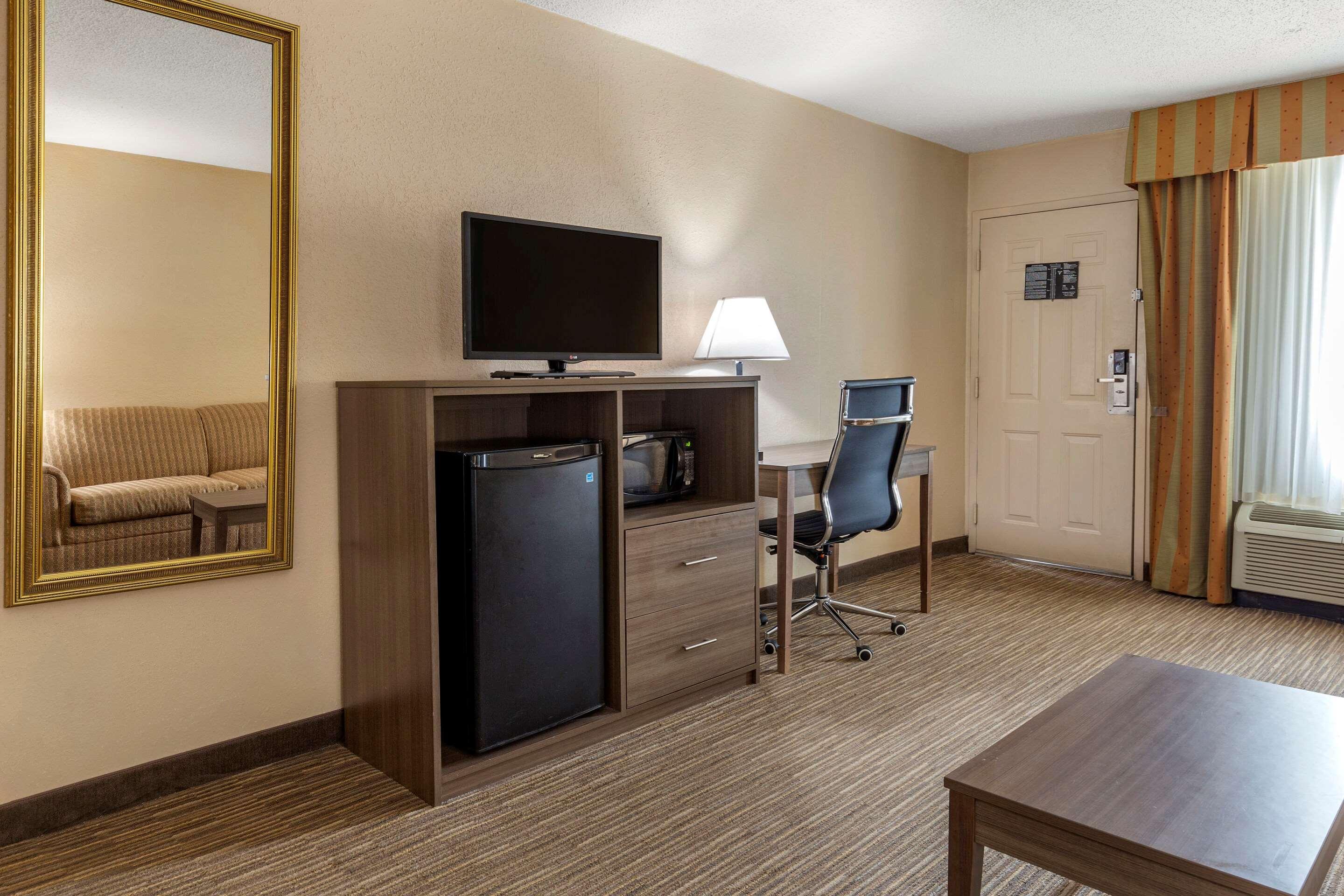 Quality Inn & Suites Hanes Mall Winston-Salem Exteriér fotografie