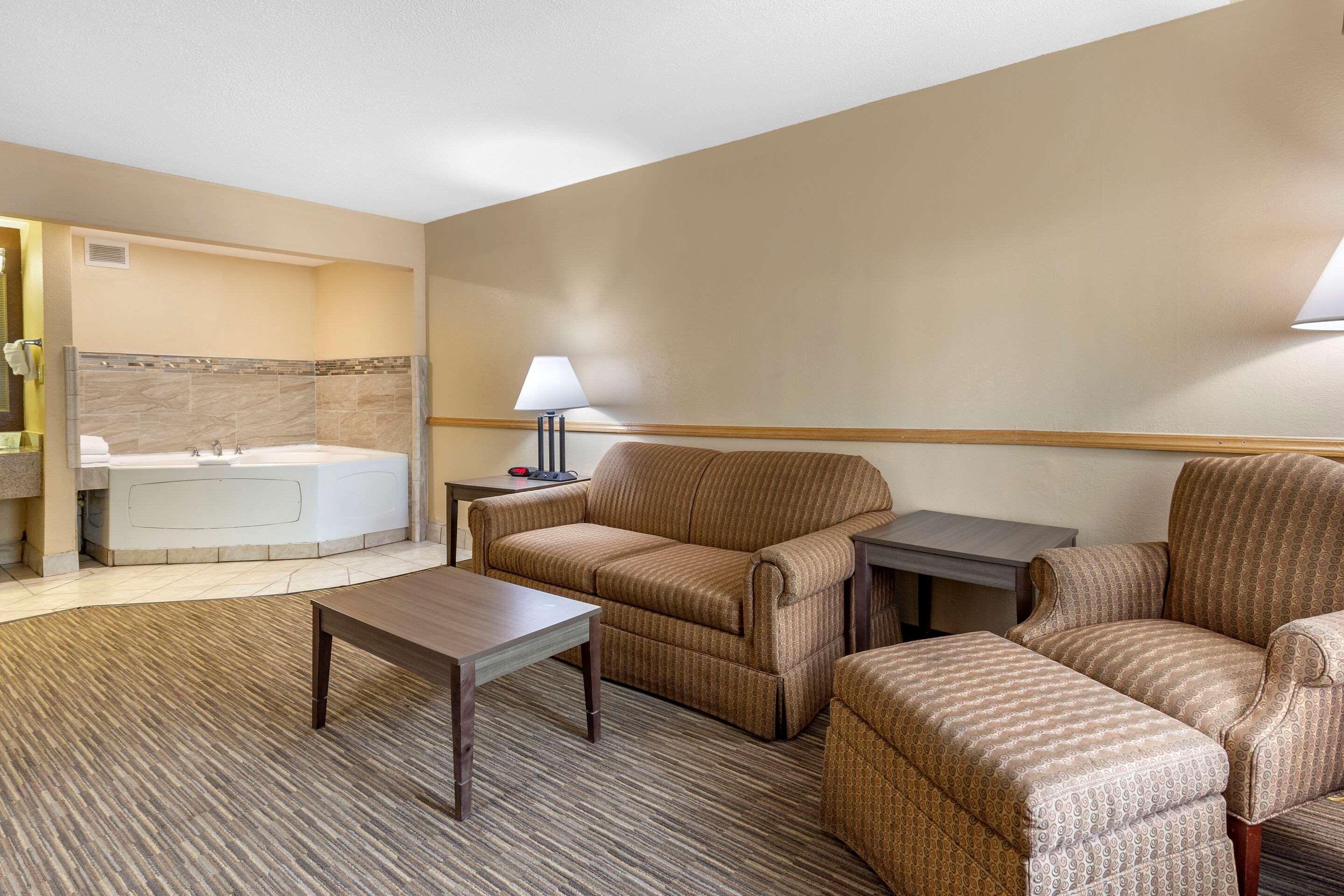 Quality Inn & Suites Hanes Mall Winston-Salem Exteriér fotografie